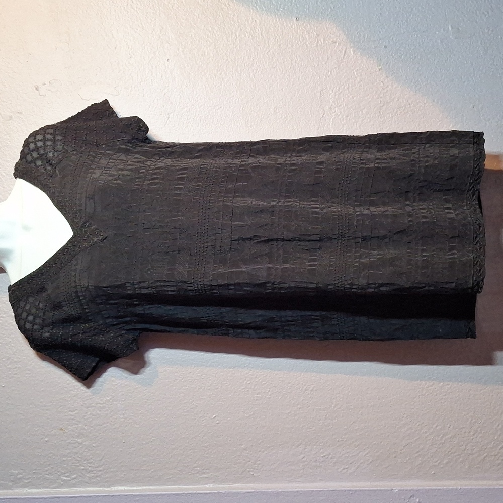 Velvet by Graham & Spencer Black Textured Blouse